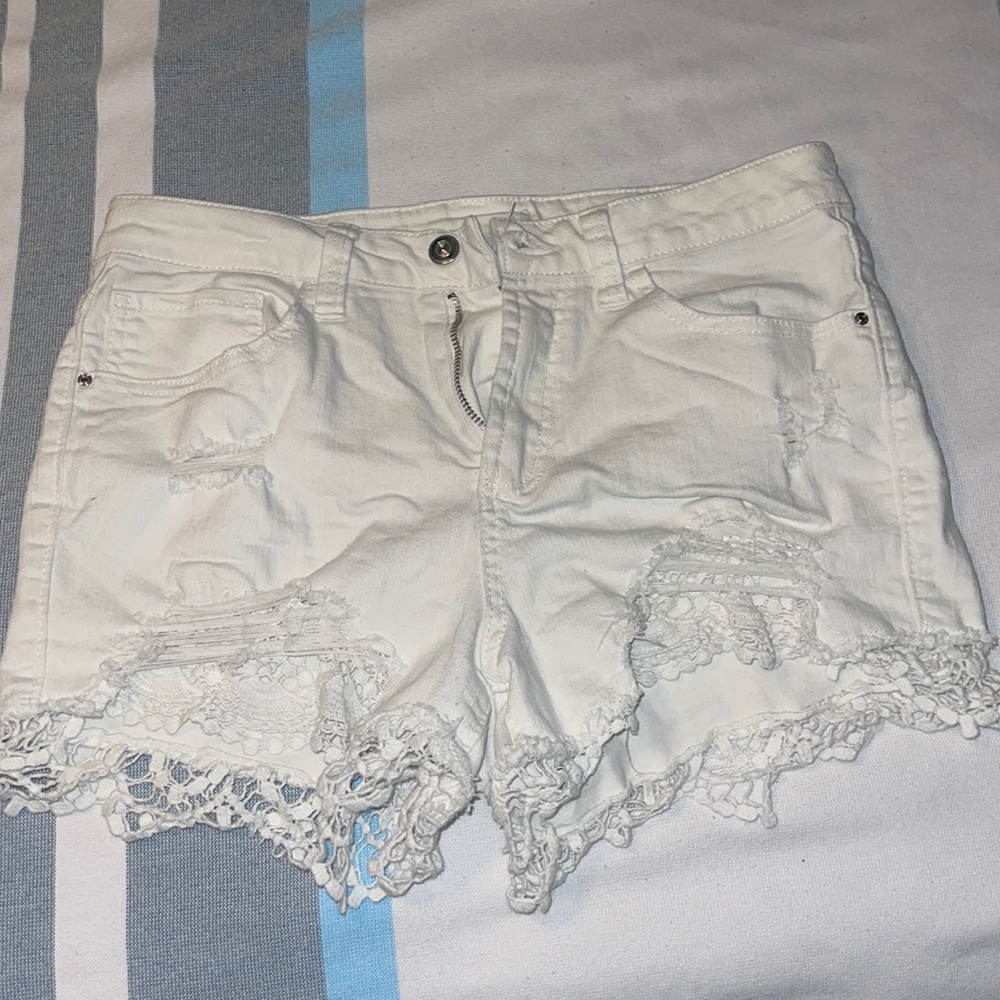 No Boundaries white shorts, size 13 juniors